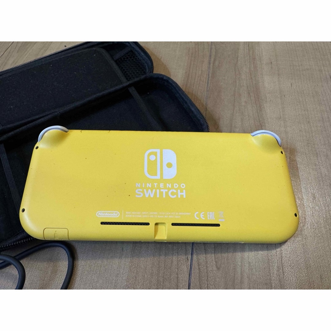 Nintendo Switch(ニンテンドースイッチ)のNintendo Switch Lite イエロー エンタメ/ホビーのゲームソフト/ゲーム機本体(家庭用ゲーム機本体)の商品写真