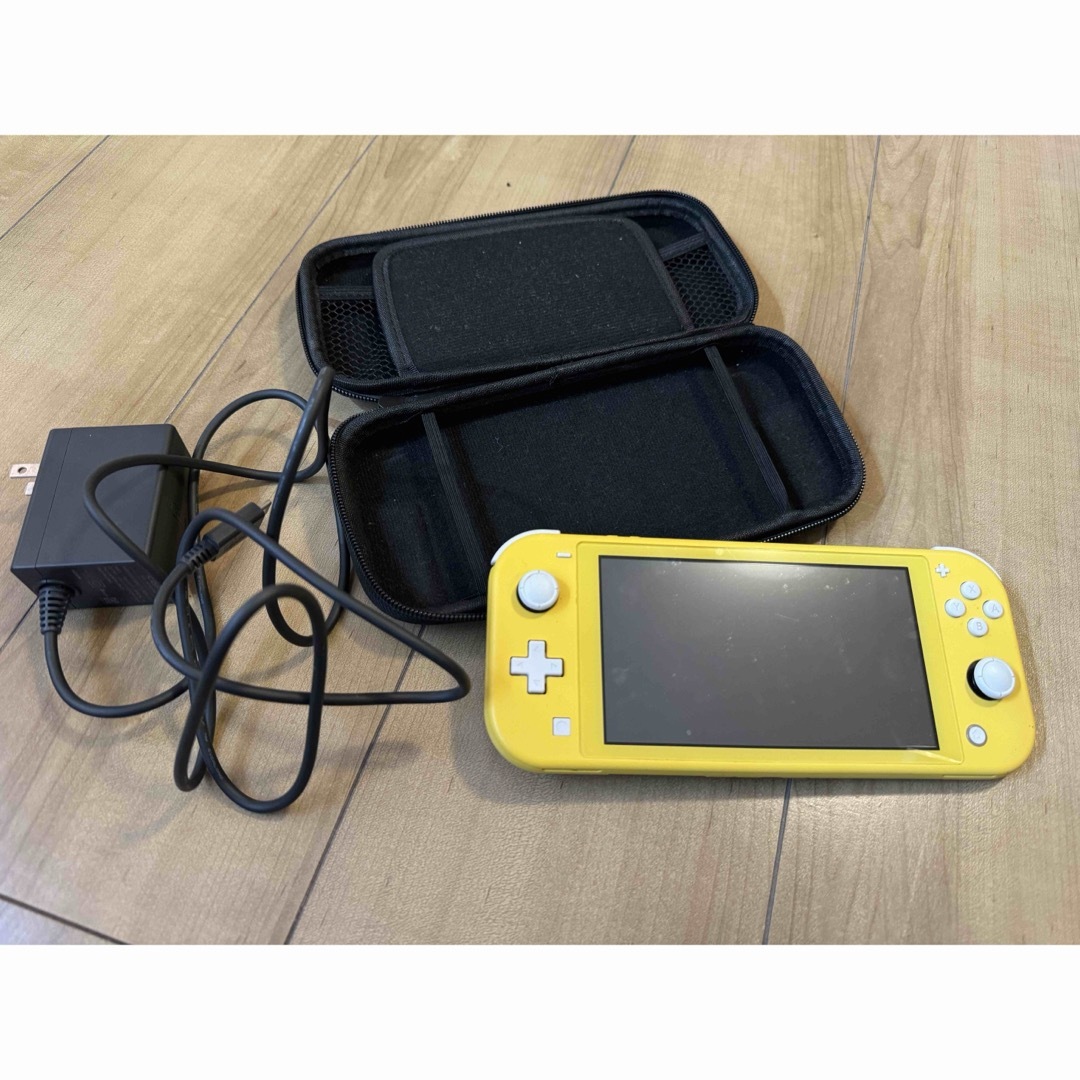 Nintendo Switch(ニンテンドースイッチ)のNintendo Switch Lite イエロー エンタメ/ホビーのゲームソフト/ゲーム機本体(家庭用ゲーム機本体)の商品写真