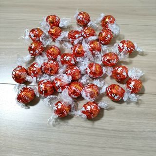 リンツ(Lindt)のリンツリンドールチョコレート ピンク ミルク 30個(菓子/デザート)