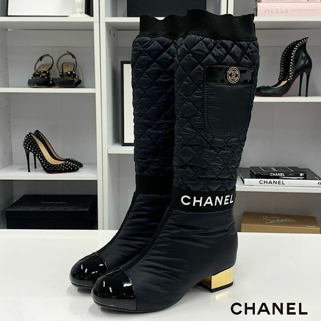 CHANEL(シャネル)の8908 未使用 シャネル ナイロン ココマーク ロゴ マトラッセ ブーツ レディースの靴/シューズ(ブーツ)の商品写真