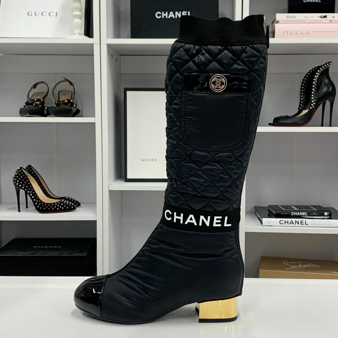 CHANEL(シャネル)の8908 未使用 シャネル ナイロン ココマーク ロゴ マトラッセ ブーツ レディースの靴/シューズ(ブーツ)の商品写真