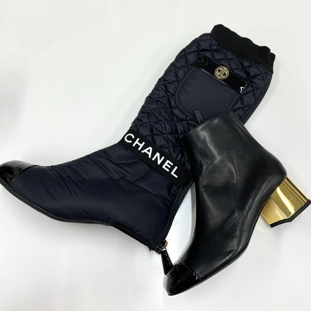 CHANEL(シャネル)の8908 未使用 シャネル ナイロン ココマーク ロゴ マトラッセ ブーツ レディースの靴/シューズ(ブーツ)の商品写真