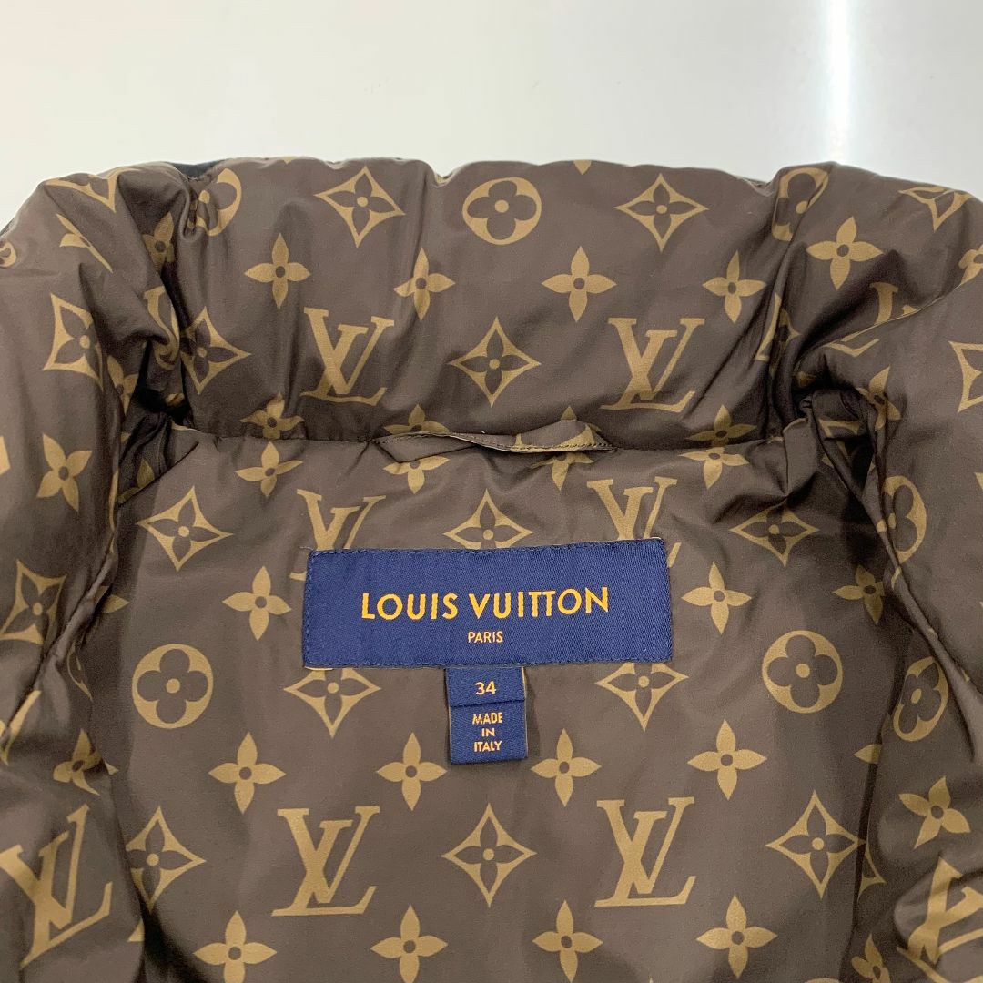 LOUIS VUITTON(ルイヴィトン)の8892 ヴィトン モノグラムアクセントピロウパファジャケット ダウンジャケット レディースのジャケット/アウター(ダウンジャケット)の商品写真