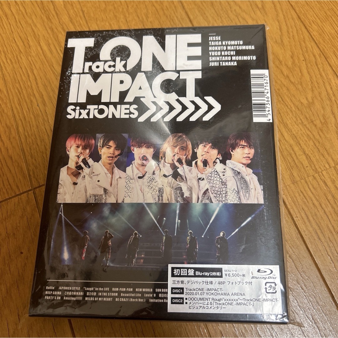 SixTONES(ストーンズ)のBlu-ray SixTONES  初回盤 Track ONE IMPACT エンタメ/ホビーのDVD/ブルーレイ(アイドル)の商品写真