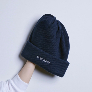 ワンエルディーケーセレクト(1LDK SELECT)のeveryone  cotton logo beanie (NAVY)  (ニット帽/ビーニー)