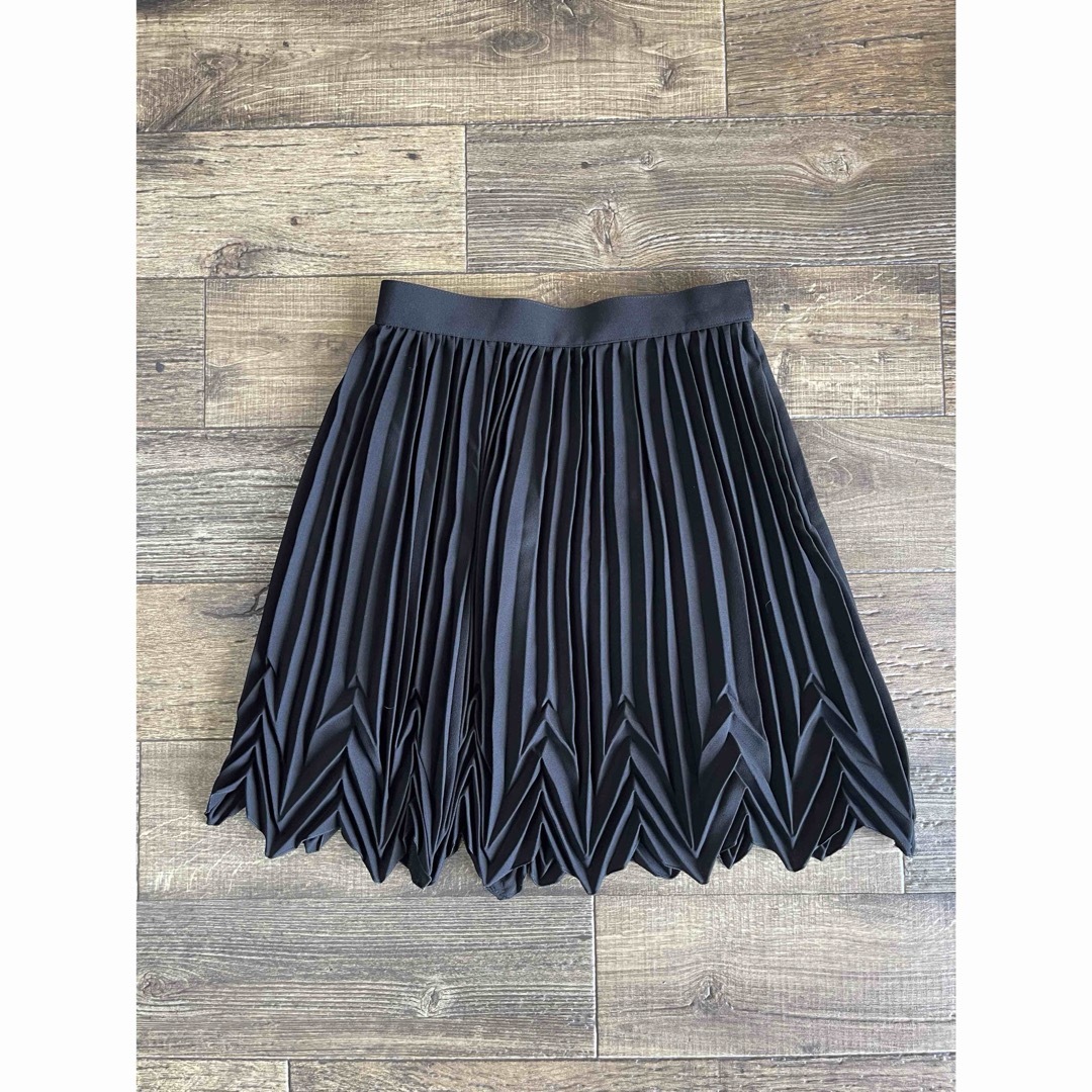 ANDRELUCIANO プリーツスカート　ブラック　Mサイズ　新品未使用 レディースのスカート(ひざ丈スカート)の商品写真