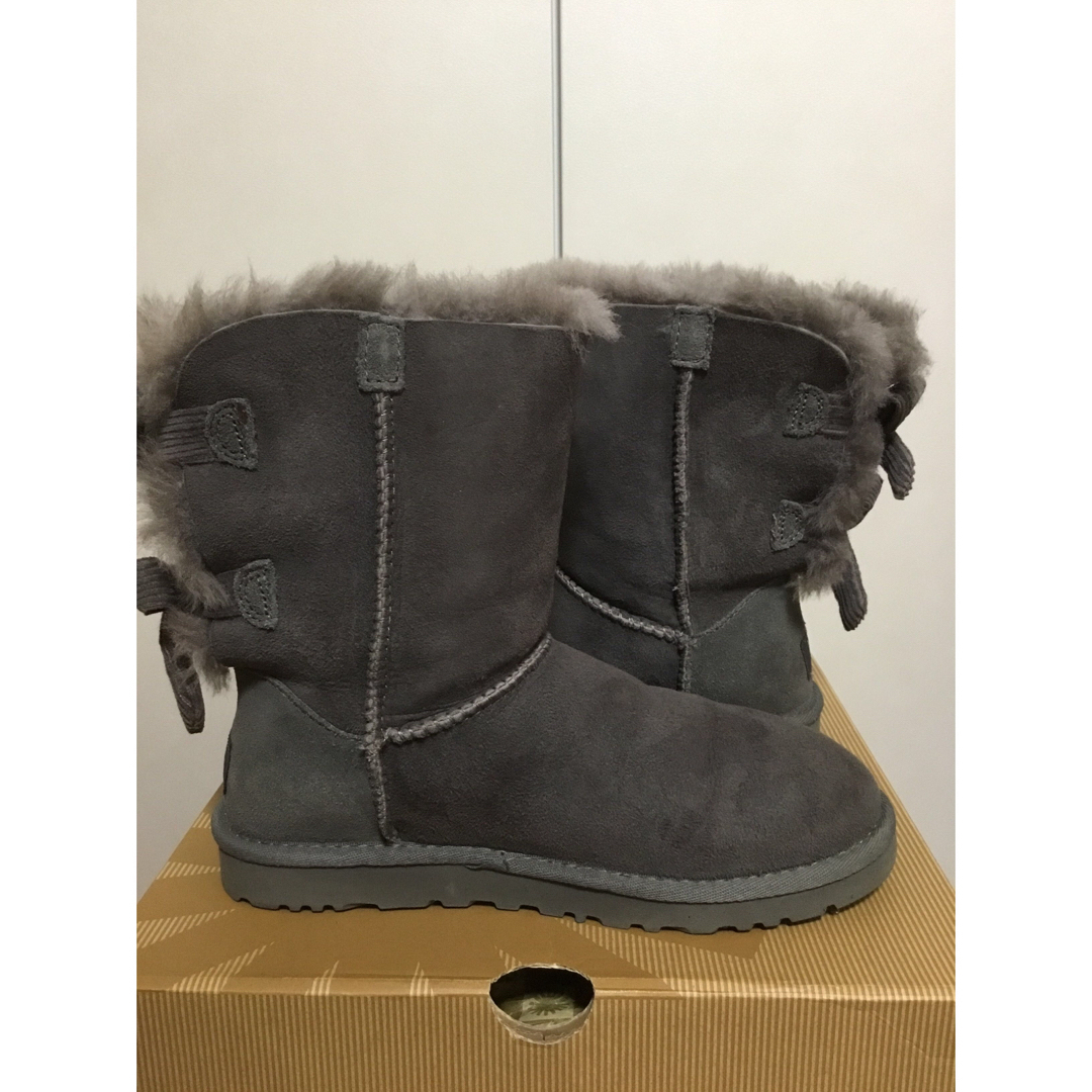 UGG(アグ)の美品　アグ　ムートンブーツ　ベイリーボウ　コーディロイ　グレー　22cm レディースの靴/シューズ(ブーツ)の商品写真