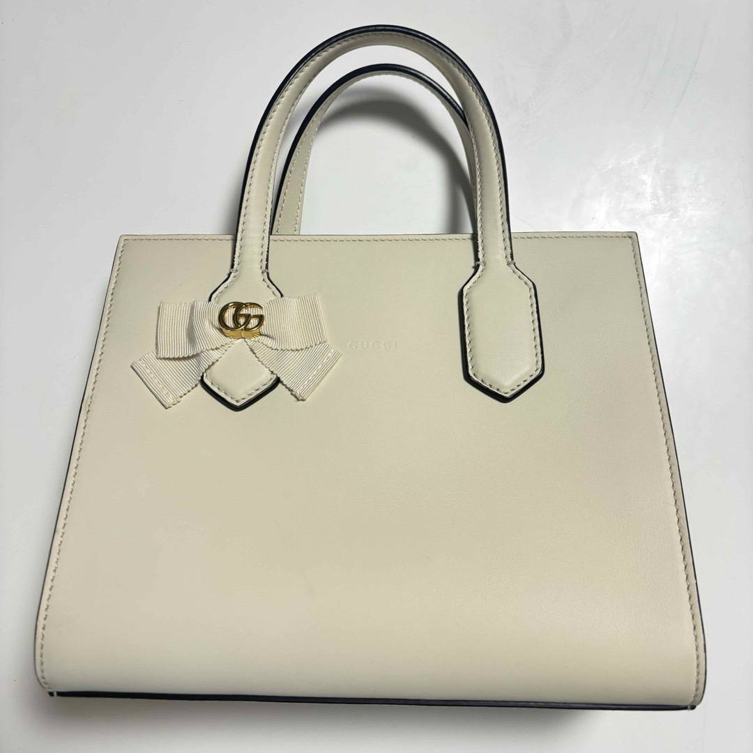 Gucci(グッチ)の希少 日本限定 グッチ GUCCI GGリボン 2WAYバッグレザー アイボリー レディースのバッグ(ハンドバッグ)の商品写真