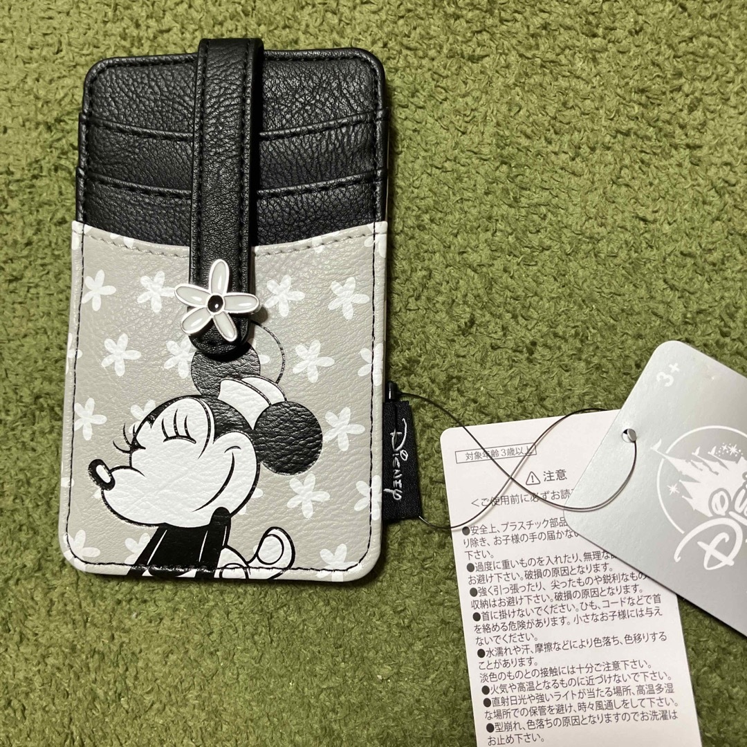 Disney(ディズニー)の◎新品未使用　ディズニーストア　ミニー　モノクロ　パスケース レディースのファッション小物(名刺入れ/定期入れ)の商品写真