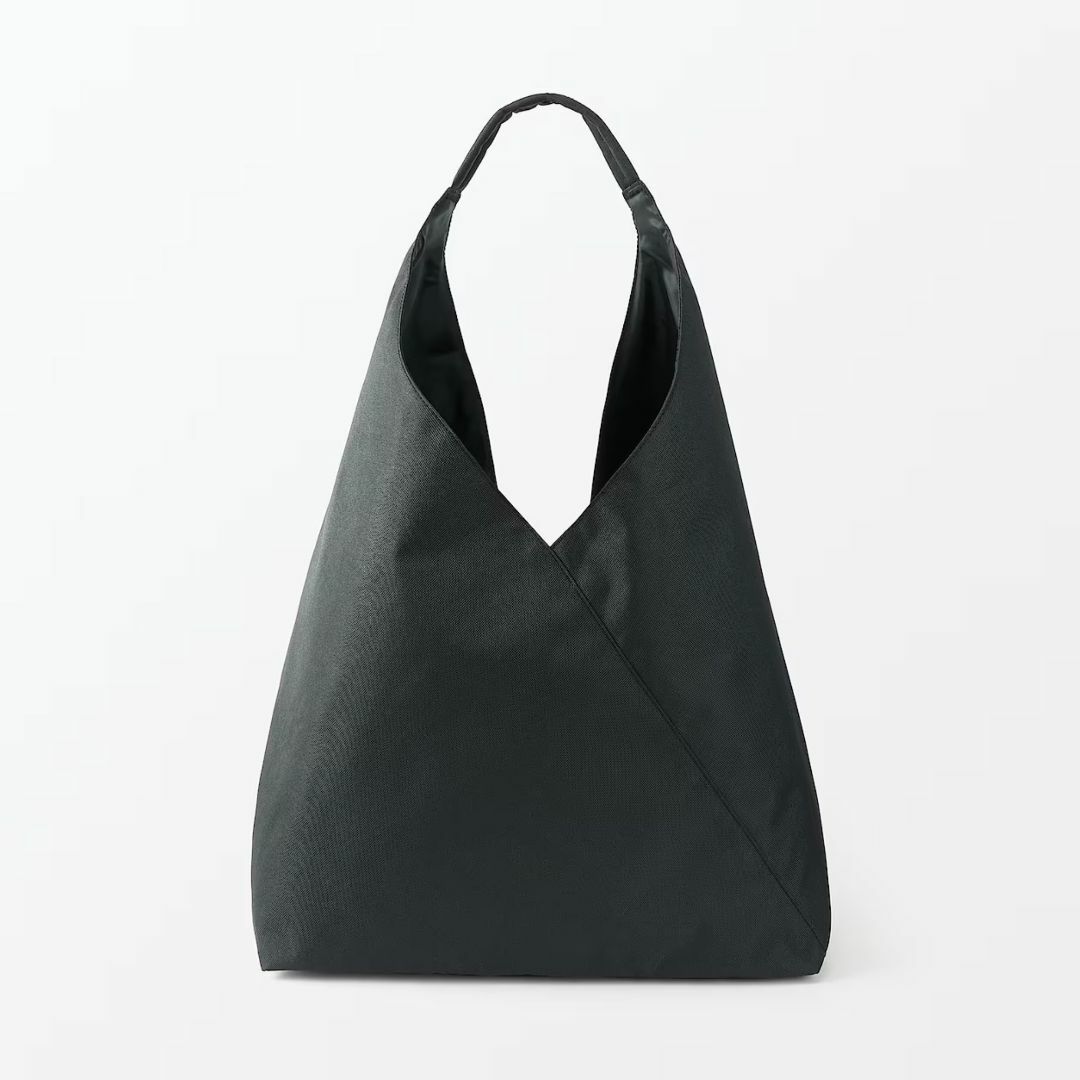 MUJI (無印良品)(ムジルシリョウヒン)の新品　無印良品　撥水ワンショルダーバッグ　黒　ブラック レディースのバッグ(ショルダーバッグ)の商品写真