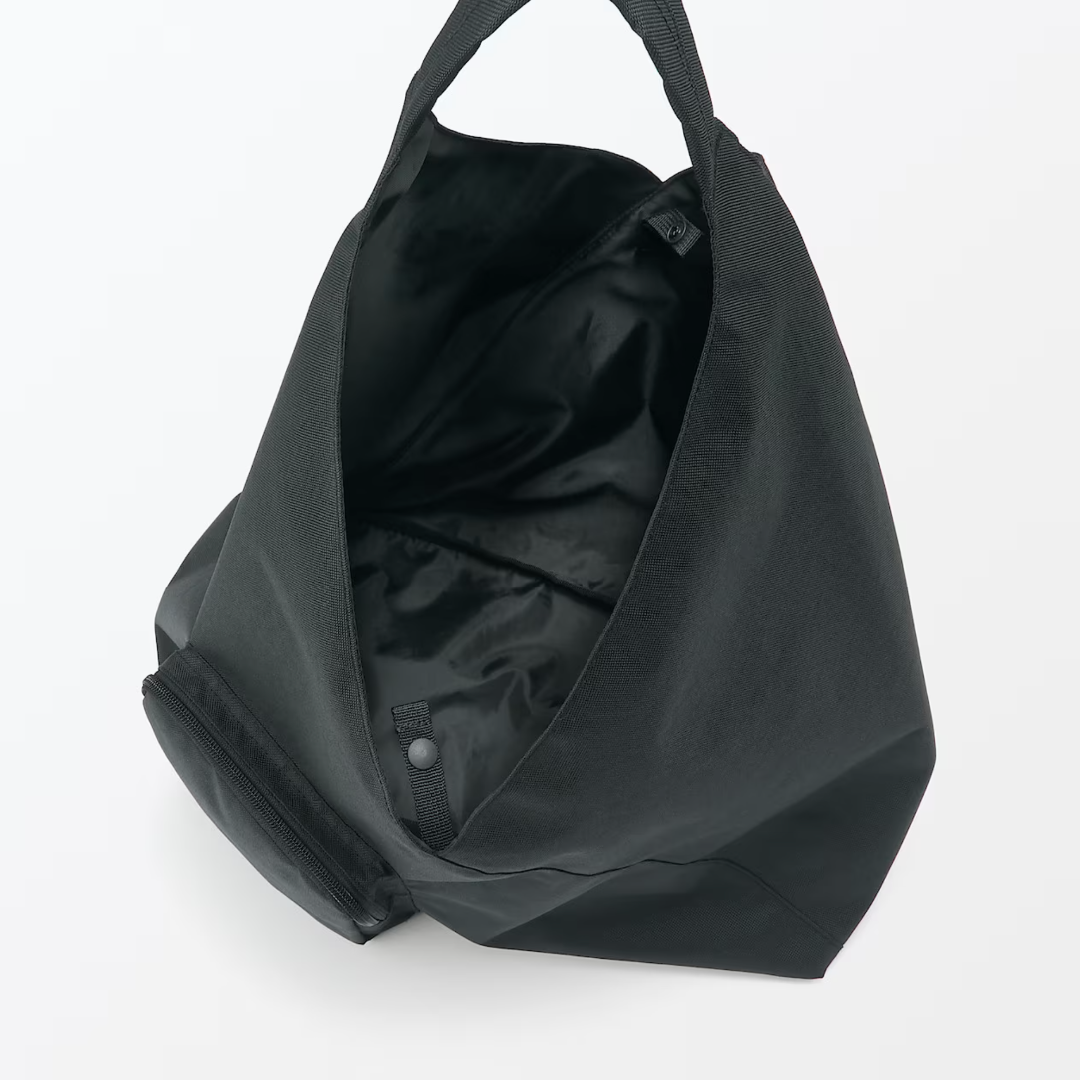 MUJI (無印良品)(ムジルシリョウヒン)の新品　無印良品　撥水ワンショルダーバッグ　黒　ブラック レディースのバッグ(ショルダーバッグ)の商品写真