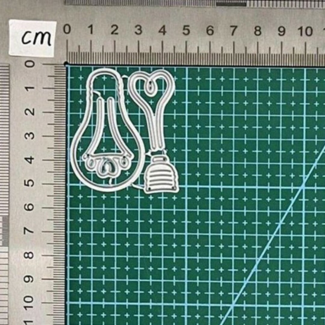 電球のカッティングダイ ハンドメイドの素材/材料(型紙/パターン)の商品写真