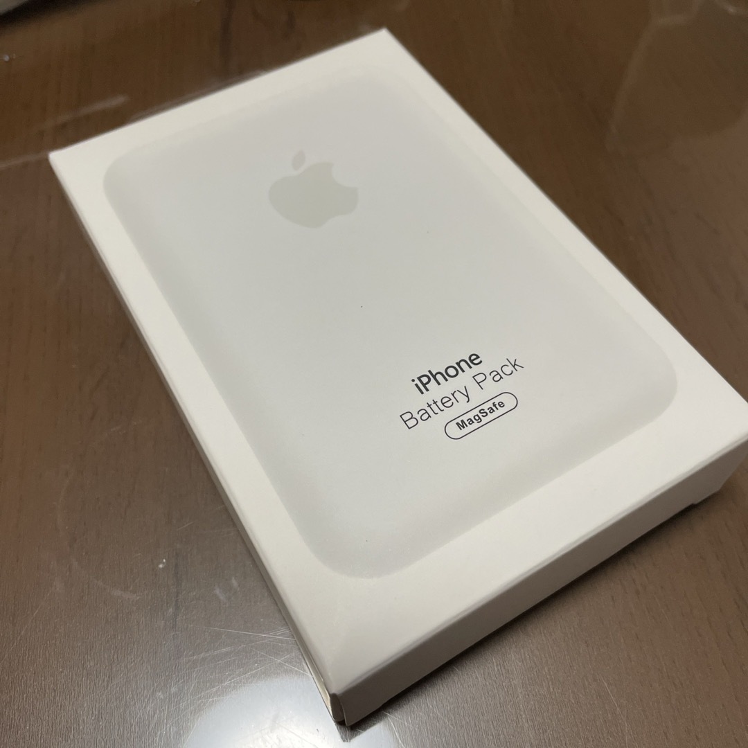 iPhone(アイフォーン)のモバイルバッテリー10000mAh magsafe対応　Apple風 スマホ/家電/カメラのスマートフォン/携帯電話(バッテリー/充電器)の商品写真