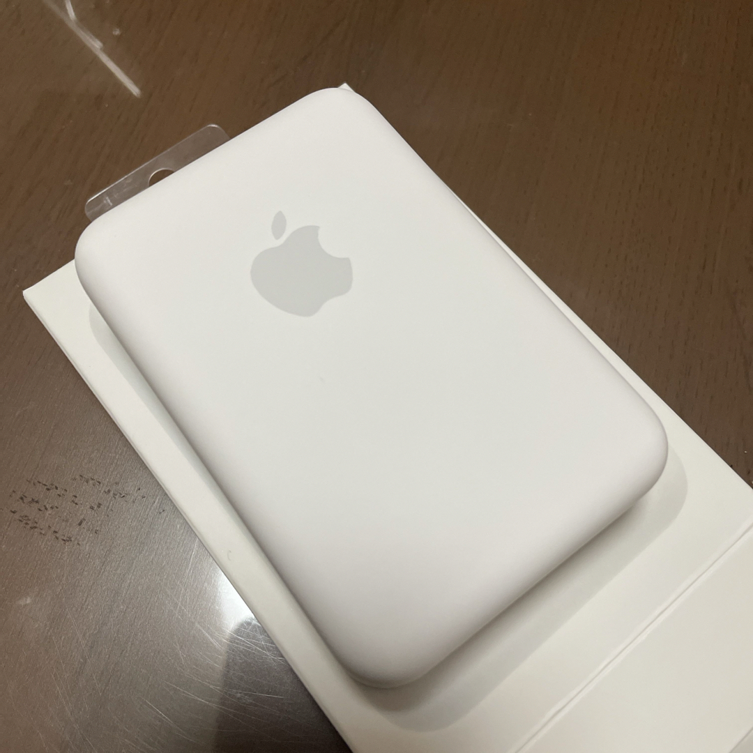 iPhone(アイフォーン)のモバイルバッテリー10000mAh magsafe対応　Apple風 スマホ/家電/カメラのスマートフォン/携帯電話(バッテリー/充電器)の商品写真