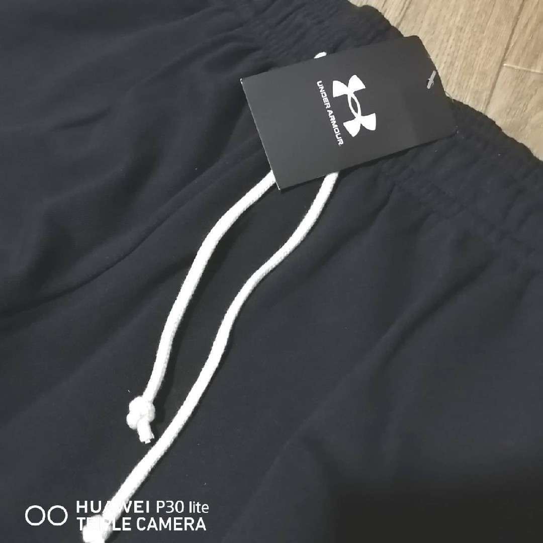 UNDER ARMOUR(アンダーアーマー)の新品　アンダーアーマー　メンズ　スエット　セットアップ　Lサイズ　秋冬　黒 メンズのトップス(スウェット)の商品写真