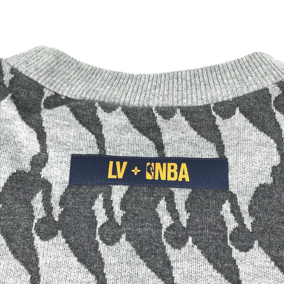 LOUIS VUITTON(ルイヴィトン)のルイヴィトン LOUIS VUITTON NBA ジャカード スウェット ニット トップス アパレル 長袖 セーター コットン グレー メンズのトップス(ニット/セーター)の商品写真