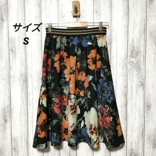 花柄　総柄スカート　(S)(ひざ丈スカート)