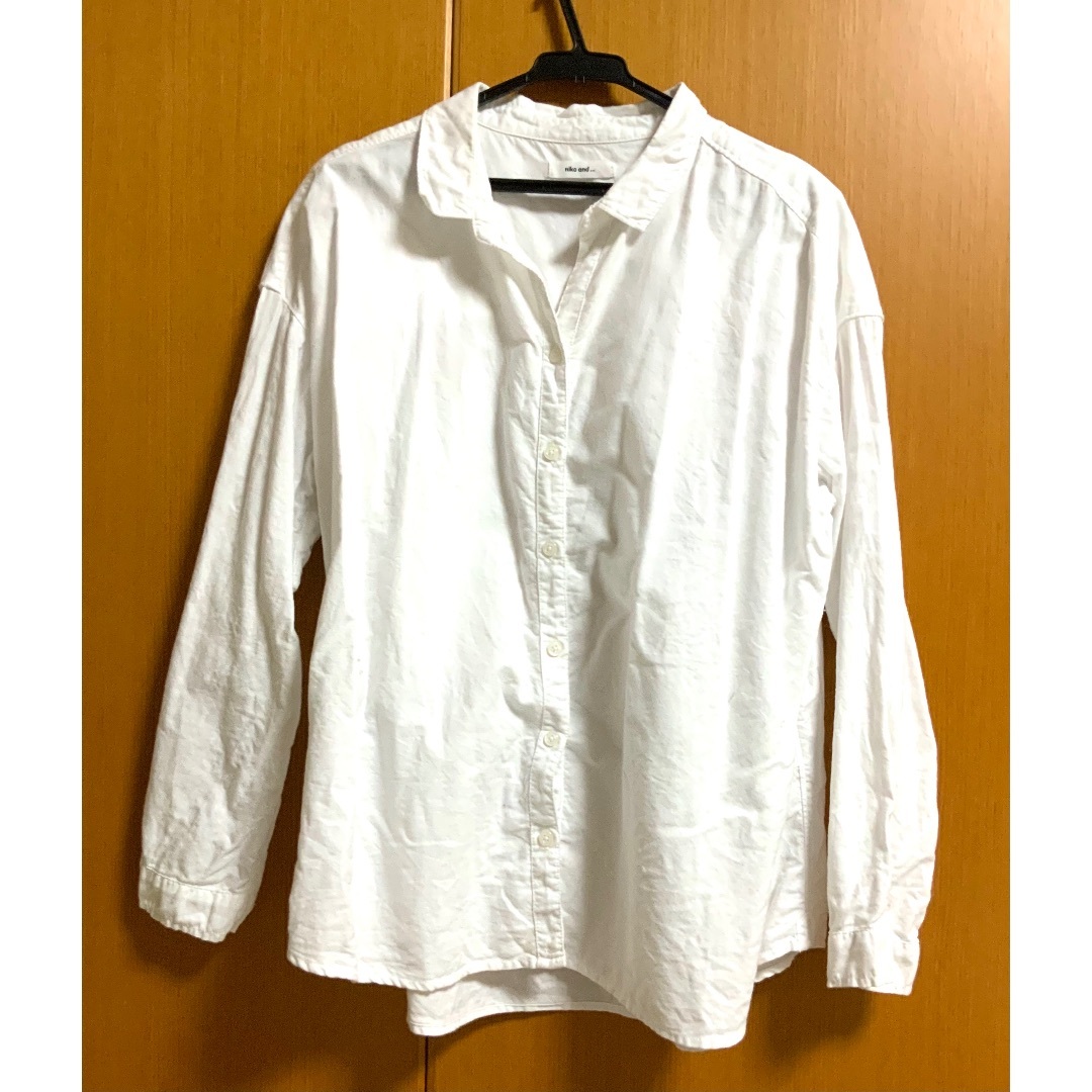 niko and...(ニコアンド)のニコアンド　白シャツ　オーバーサイズ　ホワイト　綿100％ レディースのトップス(シャツ/ブラウス(長袖/七分))の商品写真