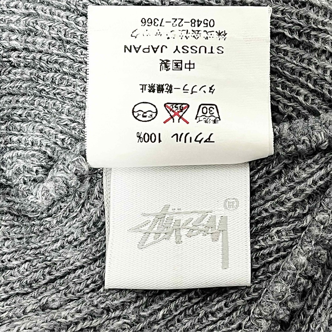 STUSSY(ステューシー)の【美品】STUSSYステューシー ①BIGストックロゴ刺繍ニットキャップ GRY メンズの帽子(ニット帽/ビーニー)の商品写真