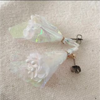 フェリシモ(FELISSIMO)のお花のオーロラブーケピアス/フェリシモ(ピアス)