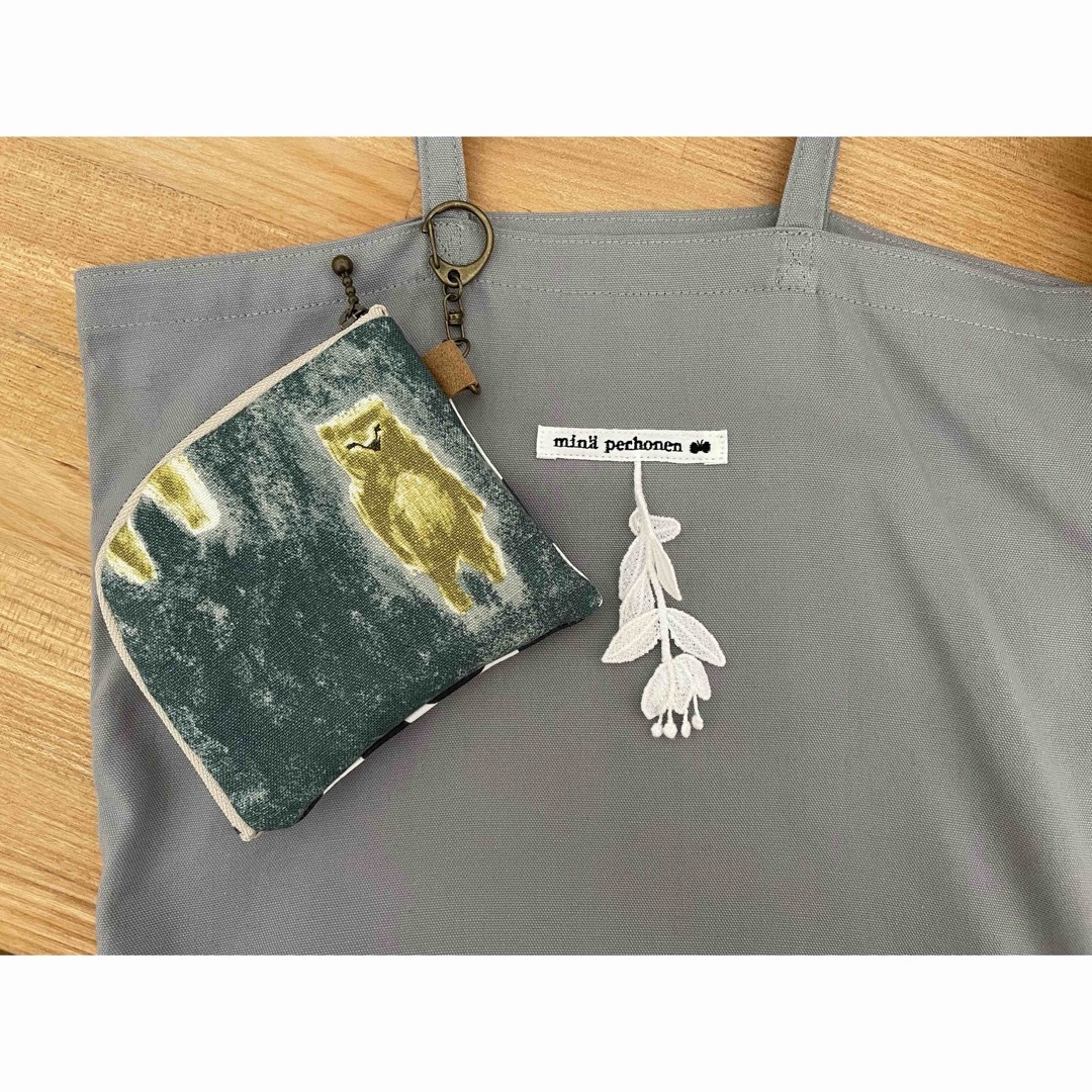L字型ポーチ　パスケース　カードケース　ミナペルホネン レディースのファッション小物(ポーチ)の商品写真