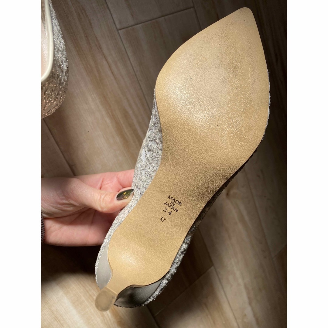 DIANA(ダイアナ)のDIANA プラチナ　グリッターチュール　24.0cm レディースの靴/シューズ(ハイヒール/パンプス)の商品写真