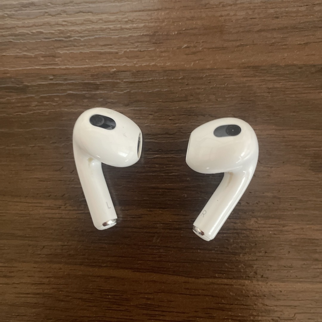 Apple(アップル)のairpods 第三世代 純正 イヤホンのみ 両耳 スマホ/家電/カメラのオーディオ機器(ヘッドフォン/イヤフォン)の商品写真