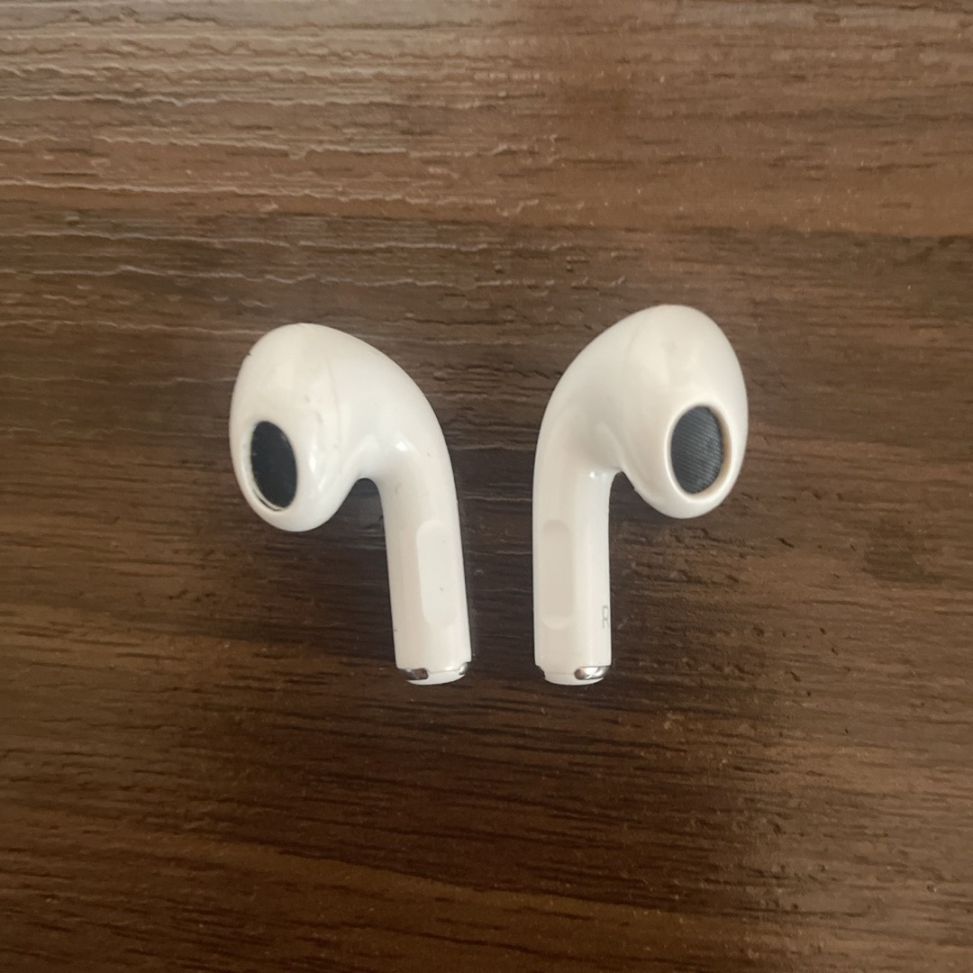 Apple(アップル)のairpods 第三世代 純正 イヤホンのみ 両耳 スマホ/家電/カメラのオーディオ機器(ヘッドフォン/イヤフォン)の商品写真