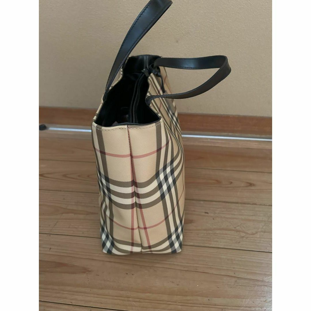 BURBERRY(バーバリー)のバーバリー　ノバチェック　トートバック　イギリス購入品 レディースのバッグ(トートバッグ)の商品写真