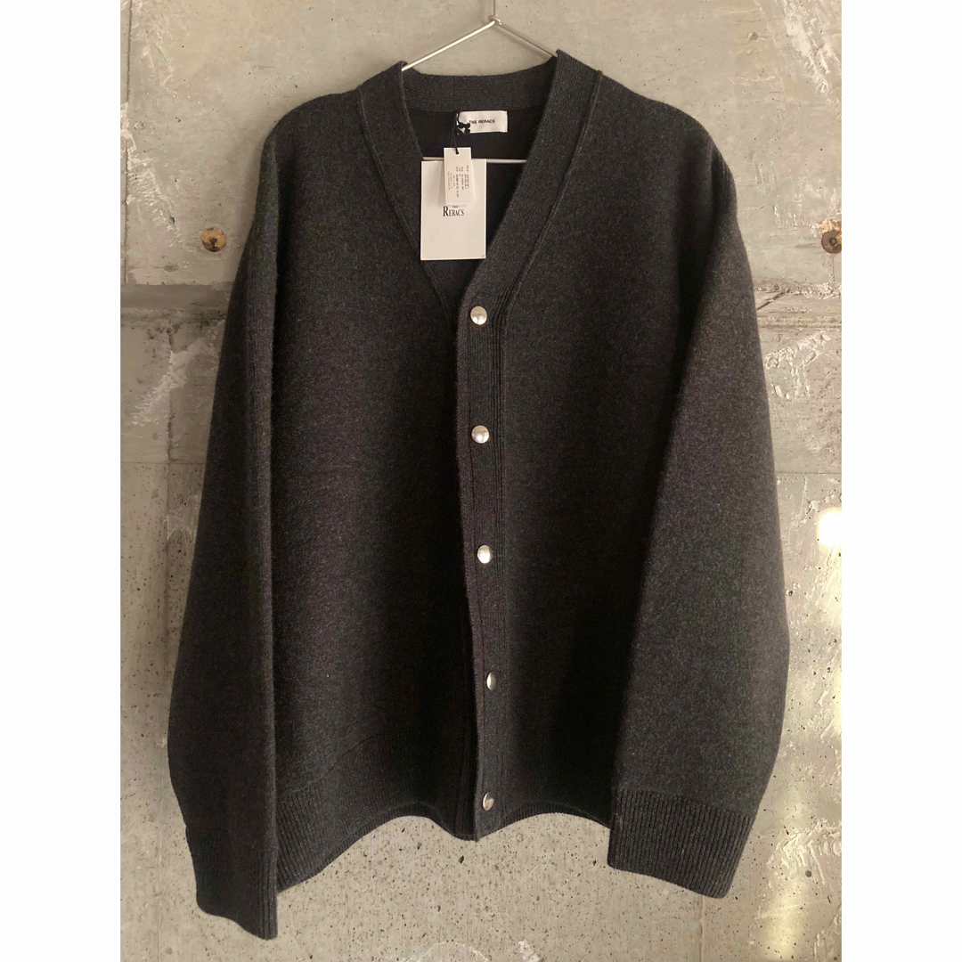 THE RERACS(ザリラクス)のthe reracs 23aw snapbutton knit cardigan メンズのトップス(カーディガン)の商品写真