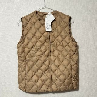 ユニクロ(UNIQLO)のユニクロ　パフテックキルティングベスト（ウォームパデッド）ベージュ　S 未使用(ベスト/ジレ)