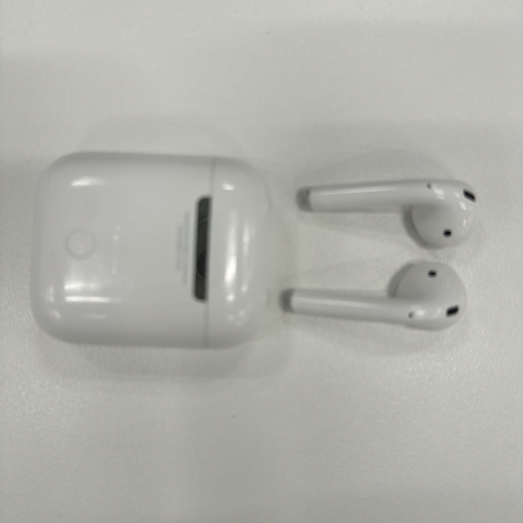 Apple(アップル)の純正 Apple AirPods 第二世代 スマホ/家電/カメラのオーディオ機器(ヘッドフォン/イヤフォン)の商品写真