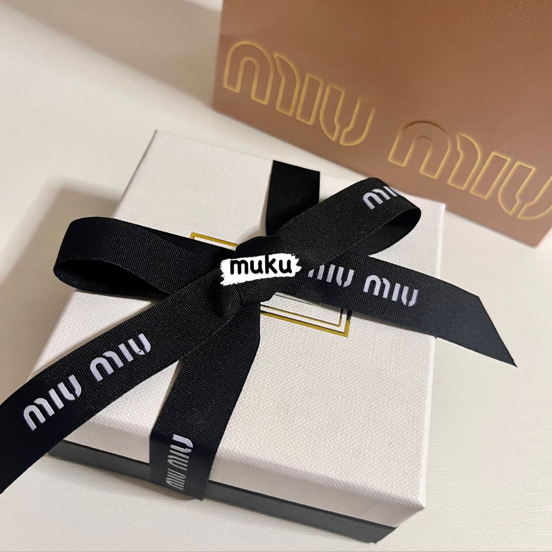 miumiu ビジュー ロゴ ヘアクリップ silver miumiu ビジュー ロゴ ヘアクリップ silver