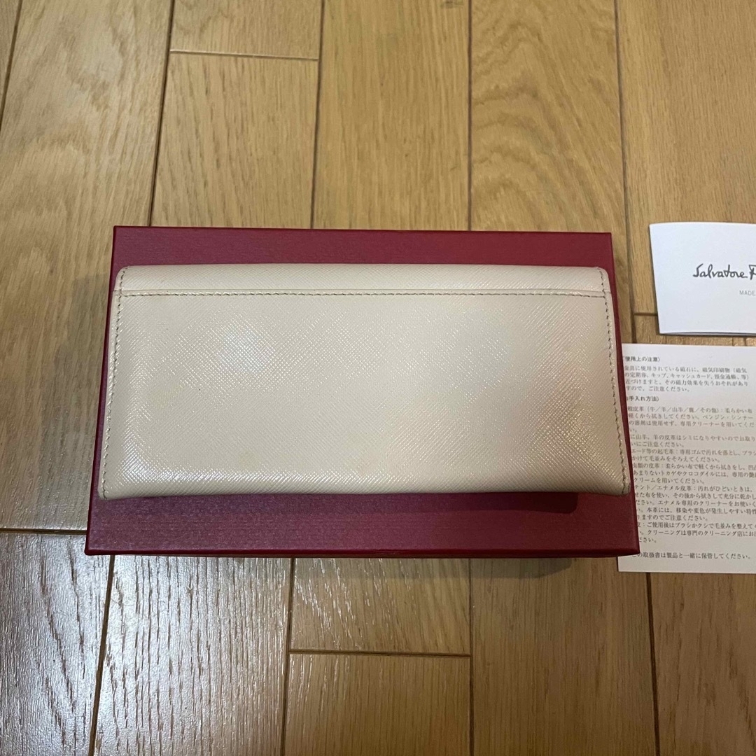 Salvatore Ferragamo(サルヴァトーレフェラガモ)のSalvatore Ferragamo 財布 レディースのファッション小物(財布)の商品写真