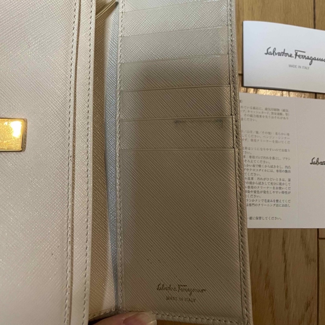 Salvatore Ferragamo(サルヴァトーレフェラガモ)のSalvatore Ferragamo 財布 レディースのファッション小物(財布)の商品写真