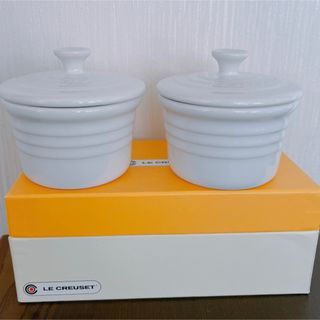 ルクルーゼ(LE CREUSET)の未使用　ルクルーゼ　ラムカン　蓋つき　2個　ホワイト(食器)