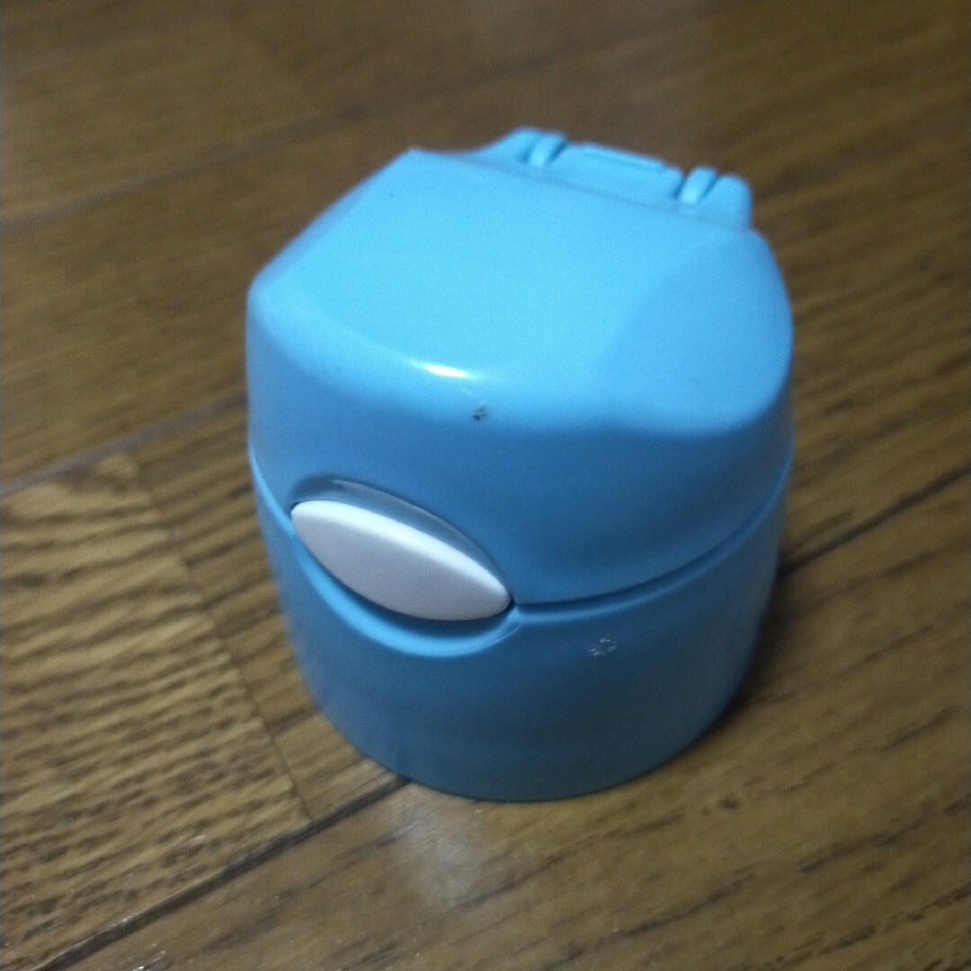 THERMOS(サーモス)のサーモス・保冷専用水筒【新品・替え部品付き】匿名配送 キッズ/ベビー/マタニティの授乳/お食事用品(水筒)の商品写真