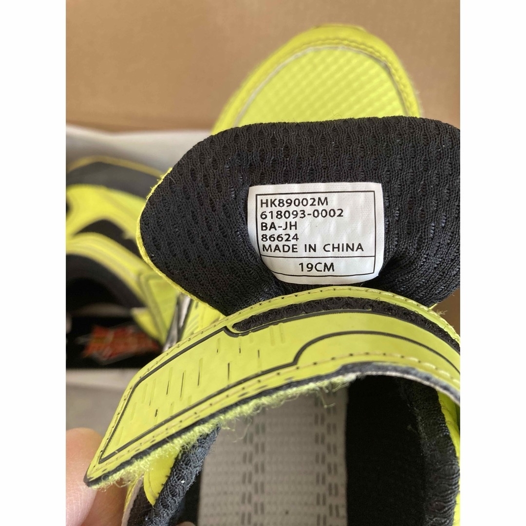 HAWKINS(ホーキンス)のキッズホーキンス　キッズ ランニングシューズ HK89002M NEON キッズ/ベビー/マタニティのキッズ靴/シューズ(15cm~)(スニーカー)の商品写真