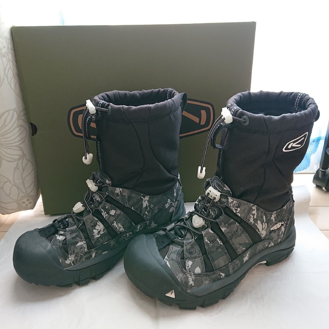 ELNEST(エルネスト)の値下げ【完売品・美品】ELNEST×KEEN WINTERPORT Ⅱ 25cm メンズの靴/シューズ(ブーツ)の商品写真