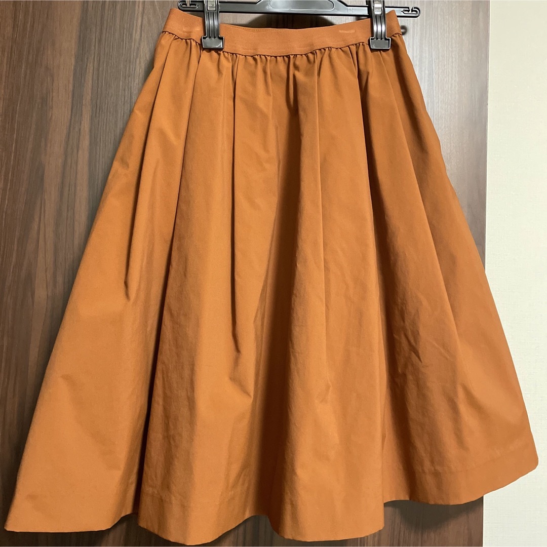 UNIQLO(ユニクロ)の美品　UNIQLO 膝丈スカート レディースのスカート(ひざ丈スカート)の商品写真
