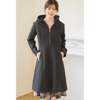 トッコクローゼット(TOCCO closet)の取り外し可能なフード付きポケットパール装飾キルティングコート(ダウンジャケット)