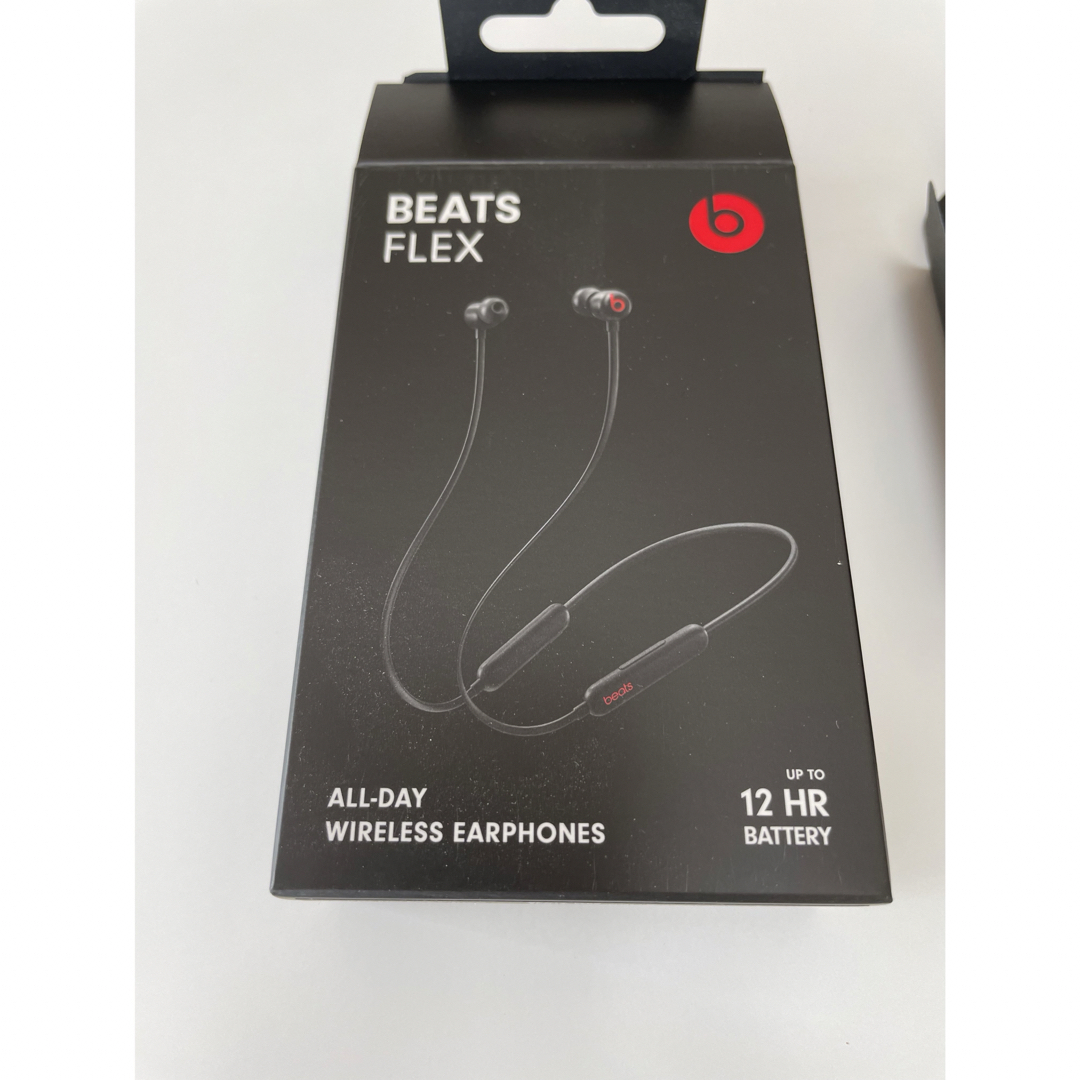 Beats by Dr Dre(ビーツバイドクタードレ)のBeats Flex イヤフォン ブラック MYMC2PAA スマホ/家電/カメラのオーディオ機器(ヘッドフォン/イヤフォン)の商品写真