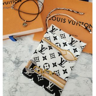 ルイヴィトン(LOUIS VUITTON)のルイヴィトン　マスクカバー付属ポーチ+🎁付き❣️(ポーチ)