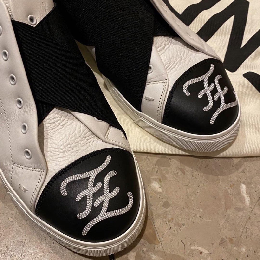 FENDI(フェンディ)のfendiフェンディハイカットホワイトレザースニーカー　a メンズの靴/シューズ(スニーカー)の商品写真