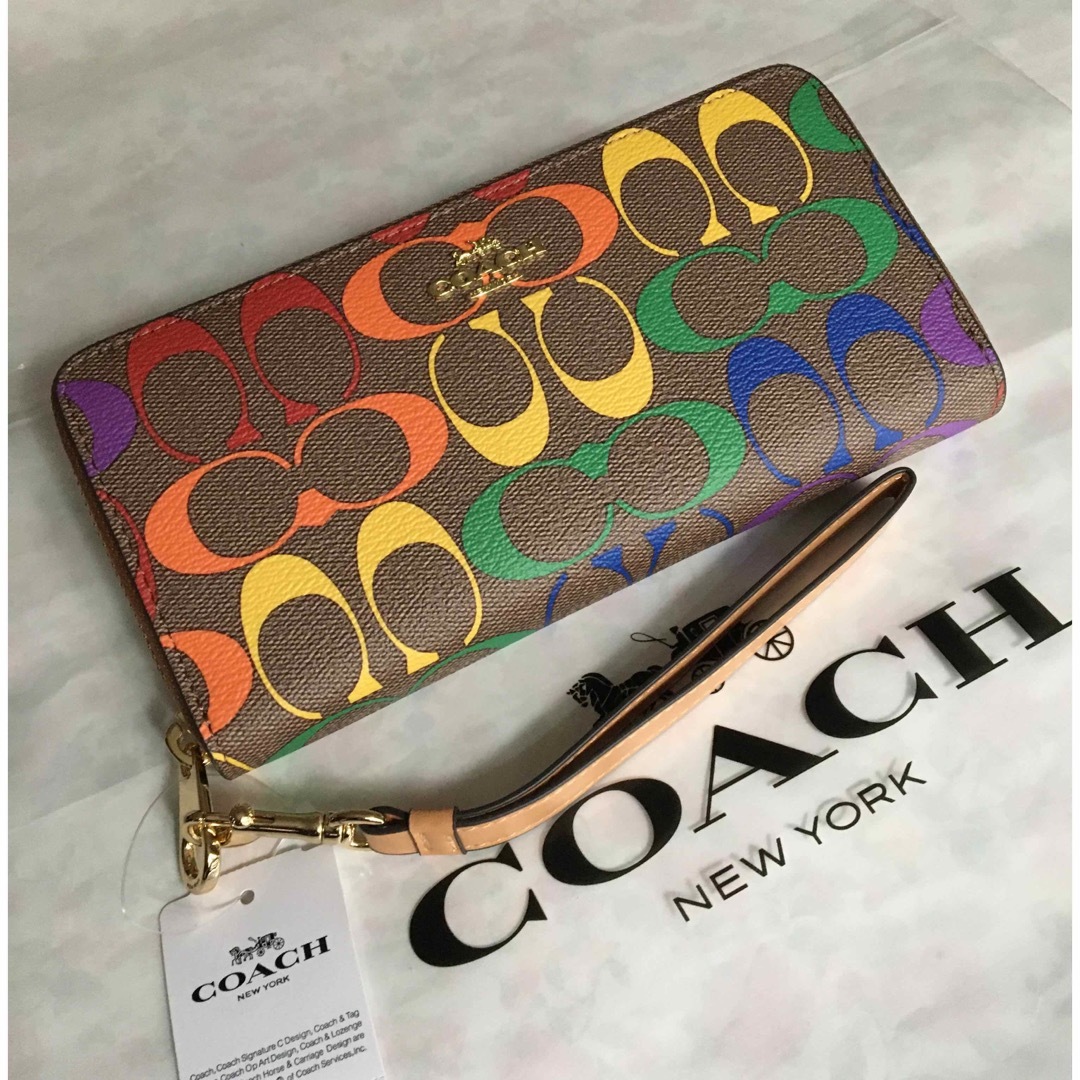 財布新品未使用　COACHコーチ長財布　レディースメンズ　シグネチャーレインボー柄