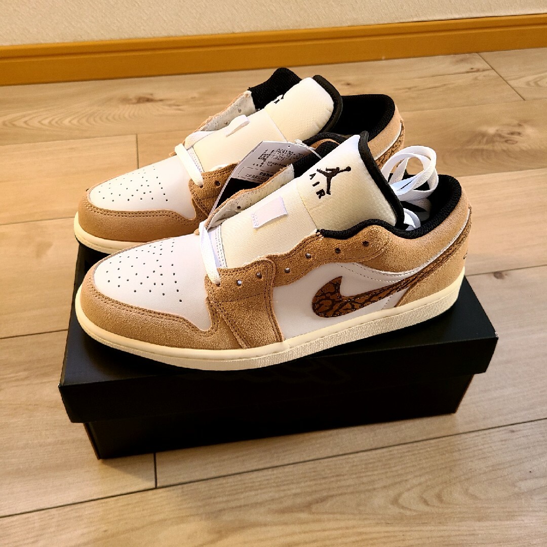 靴/シューズNIKE　JORDAN1 LOW SE "Brown Elephant"