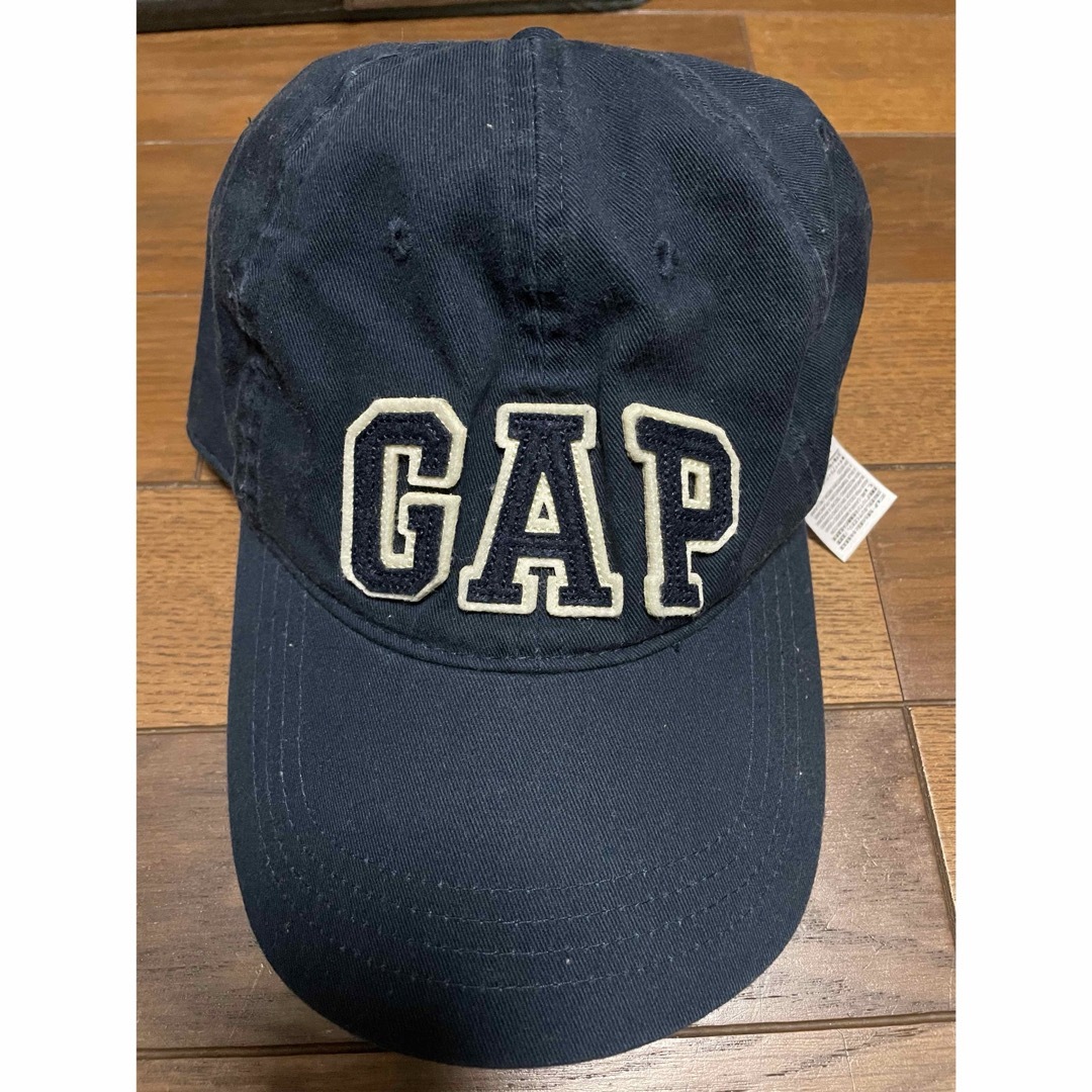 GAP(ギャップ)のGAP キャップ　ネイビー　大人用　中古品 メンズの帽子(キャップ)の商品写真