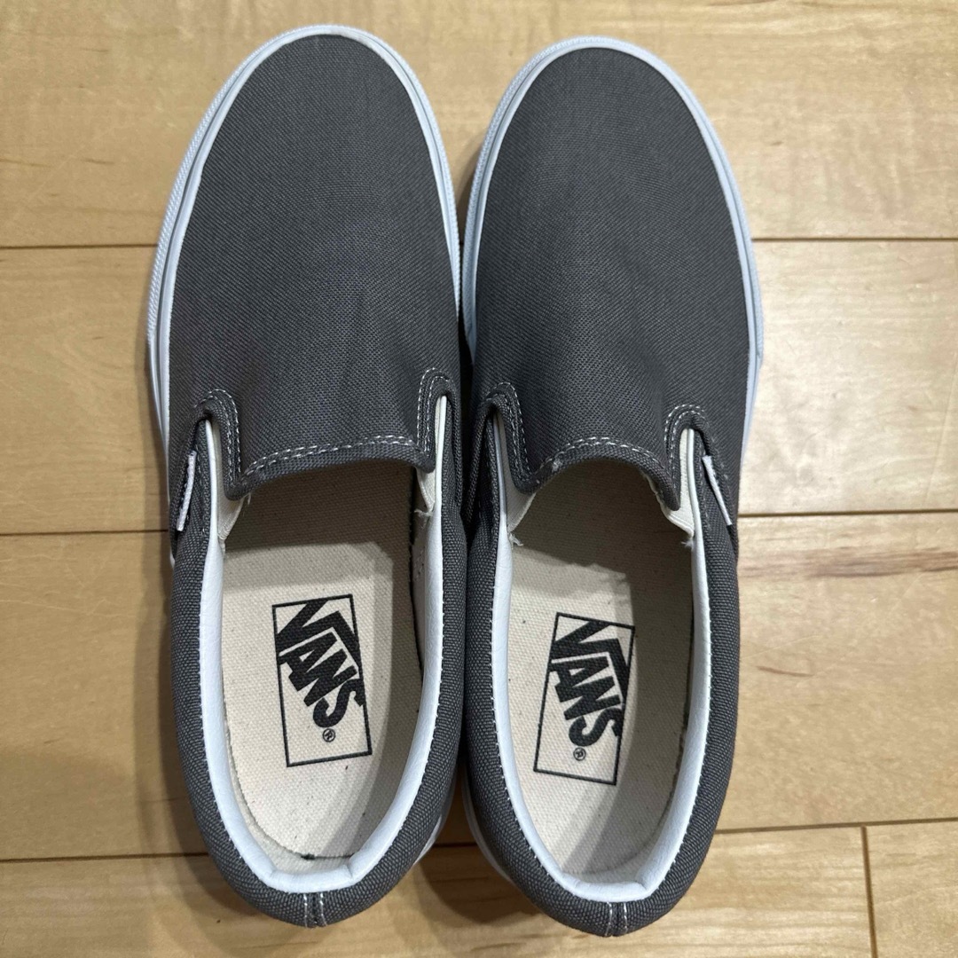 VANS(ヴァンズ)のvans スリッポン  スニーカー 靴 ダークグレー 25㎝ レディースの靴/シューズ(スリッポン/モカシン)の商品写真