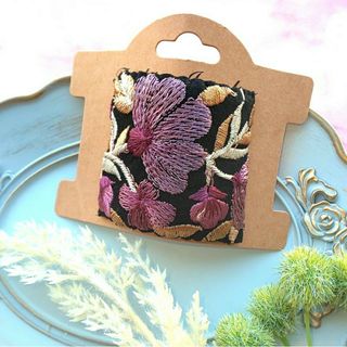 黒と紫の花模様のインド刺繍リボンの四角いポニーフック(ヘアアクセサリー)