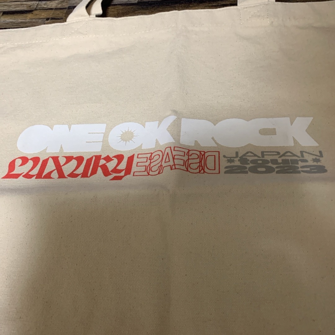 ONE OK ROCK(ワンオクロック)の【ONE OK ROCK 】2023 トートバッグ＆タオル　グッズ エンタメ/ホビーのタレントグッズ(ミュージシャン)の商品写真